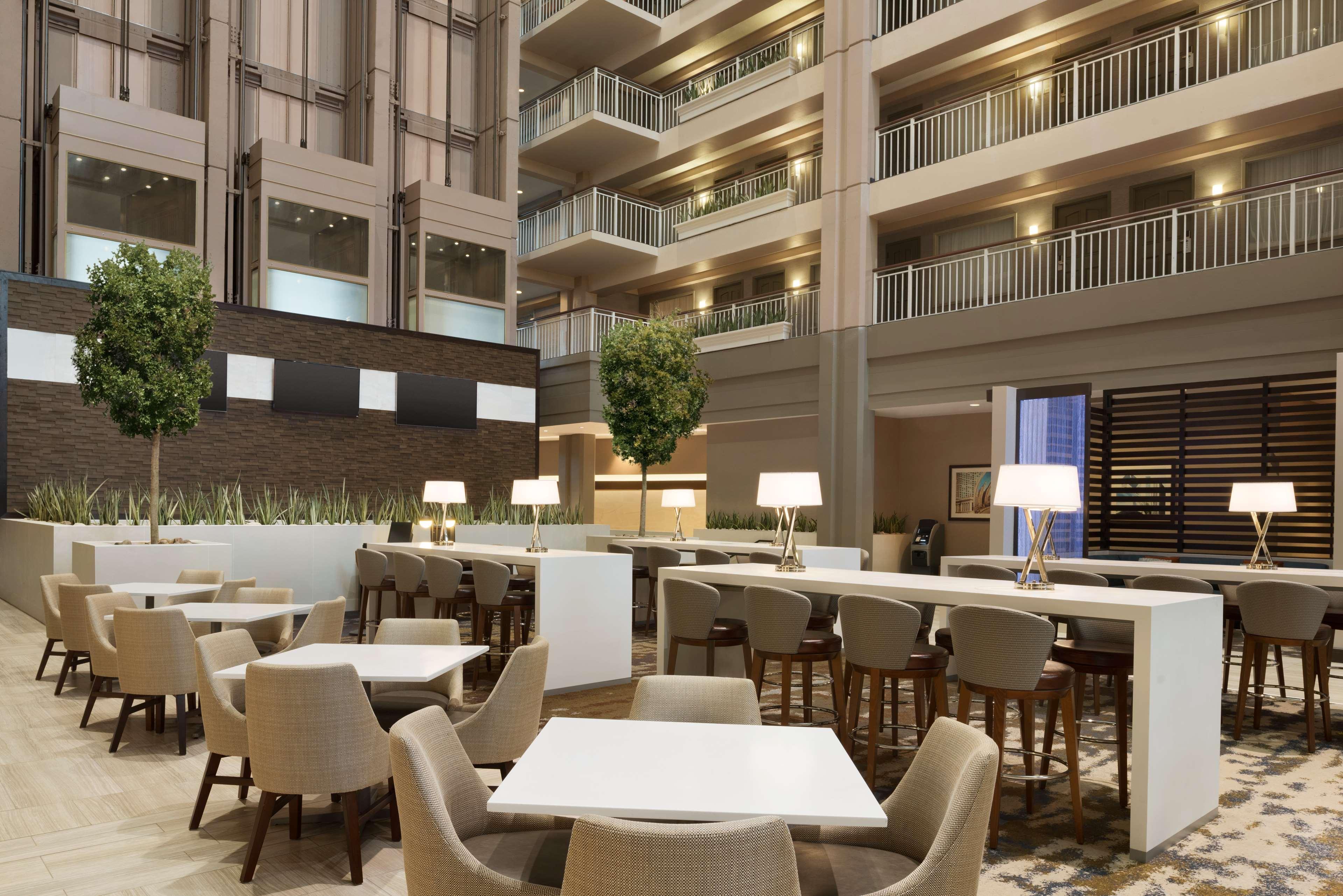 Hotel Embassy By Hilton Chicago 3*