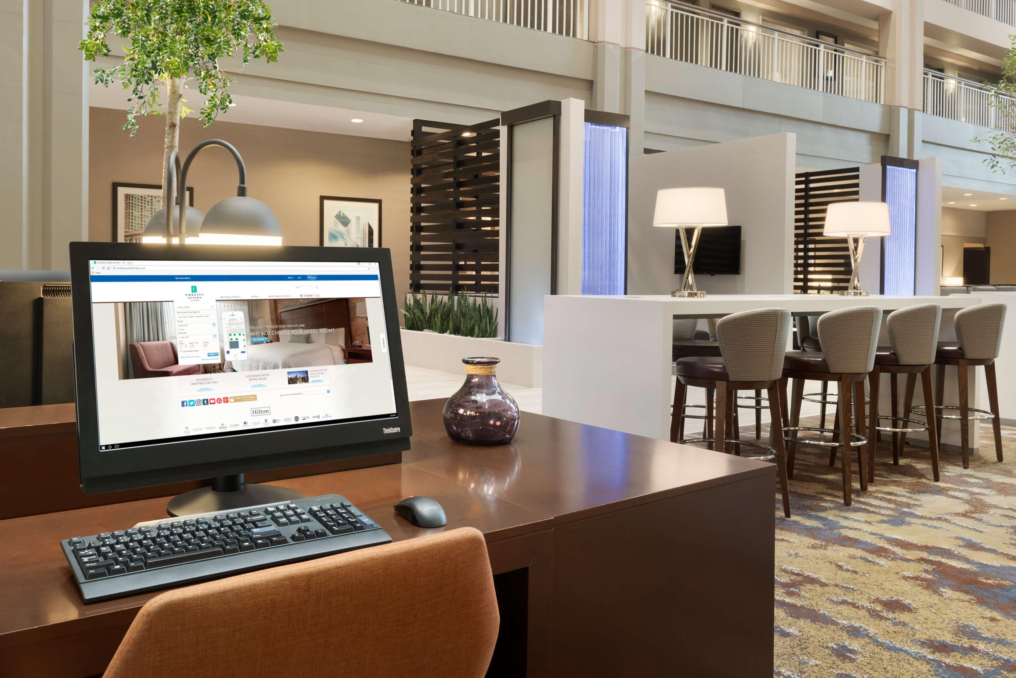 Embassy By Hilton Chicago Hotel 3*