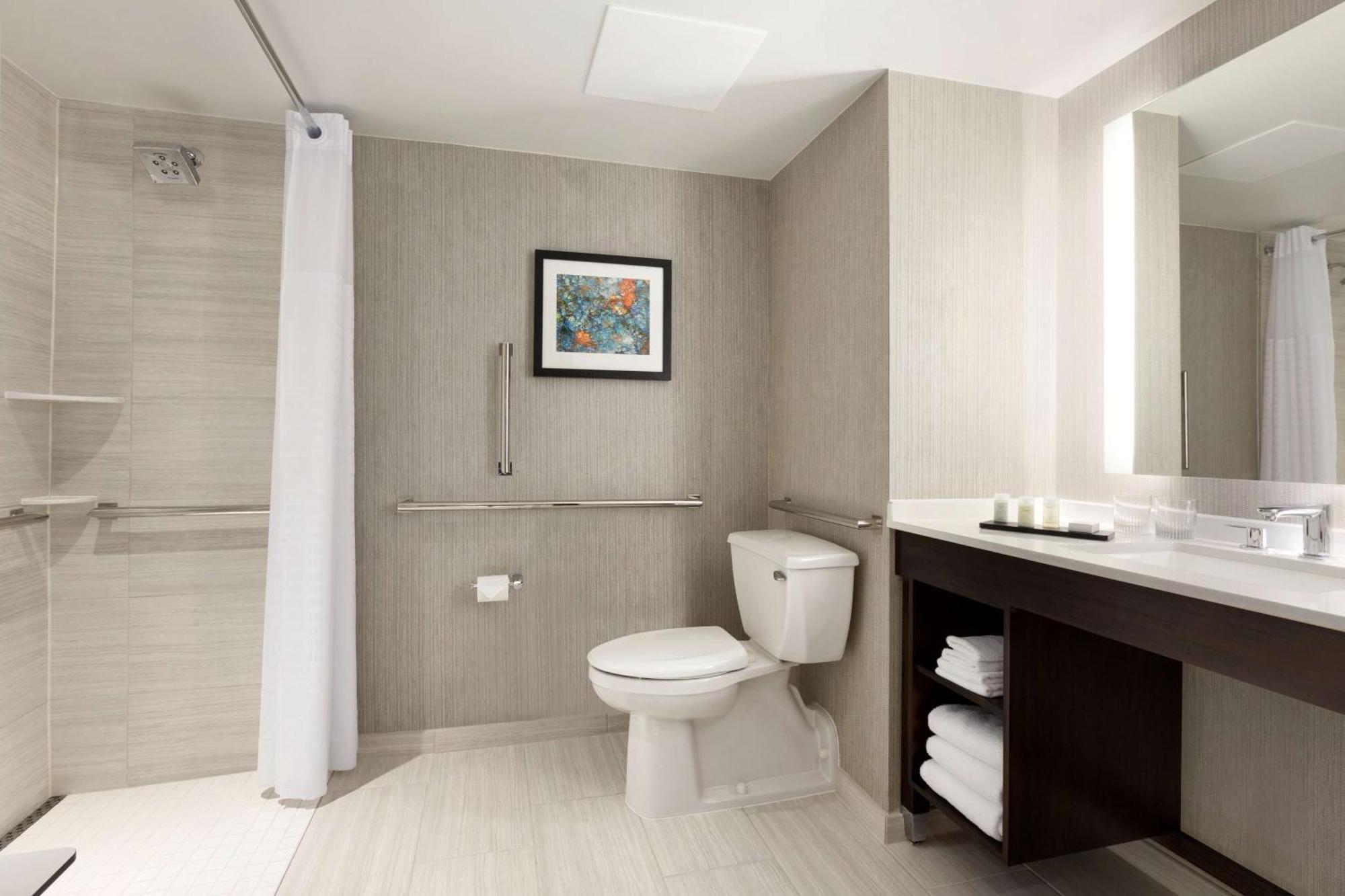 Embassy By Hilton Chicago 3*
