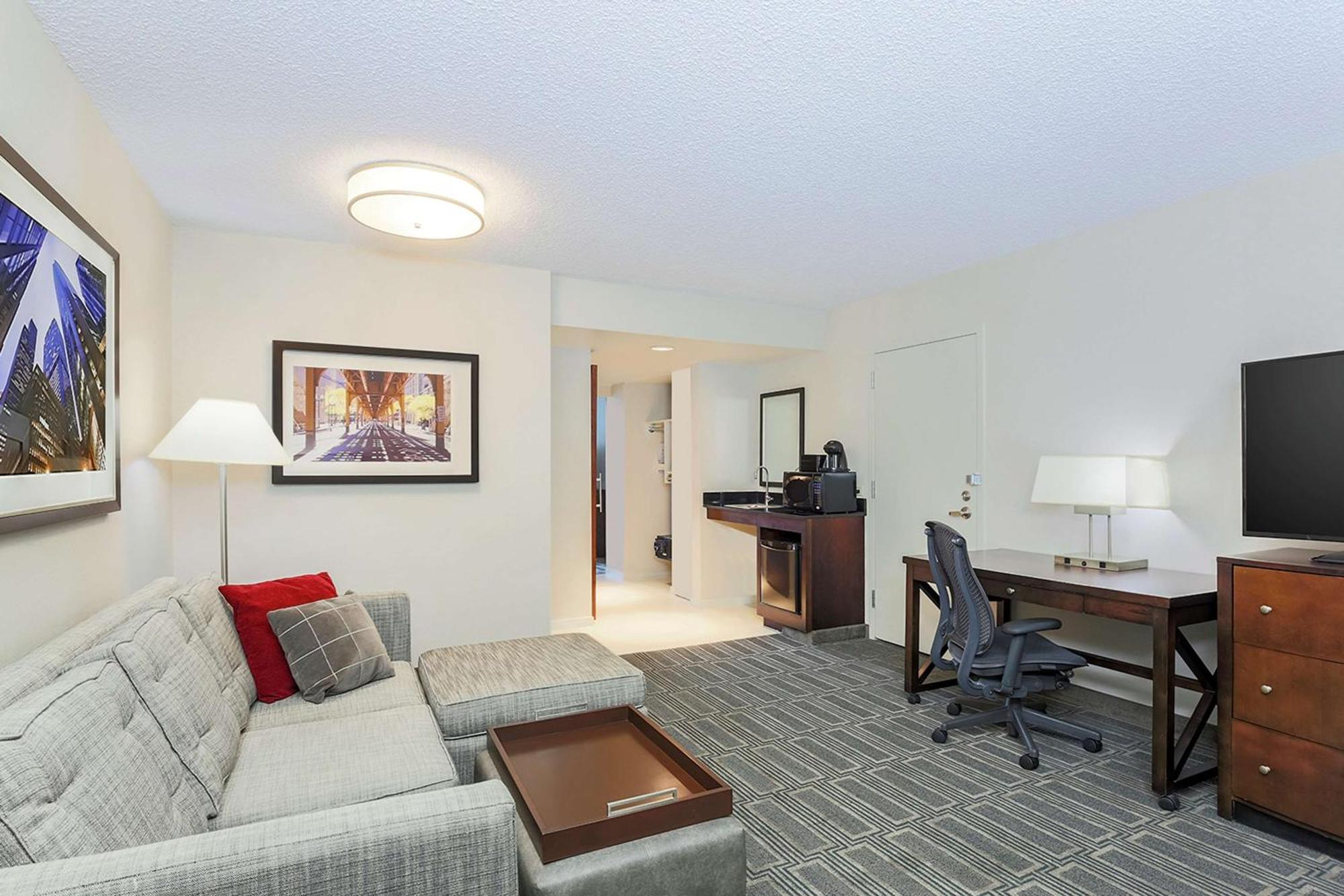Hotel Embassy By Hilton Chicago