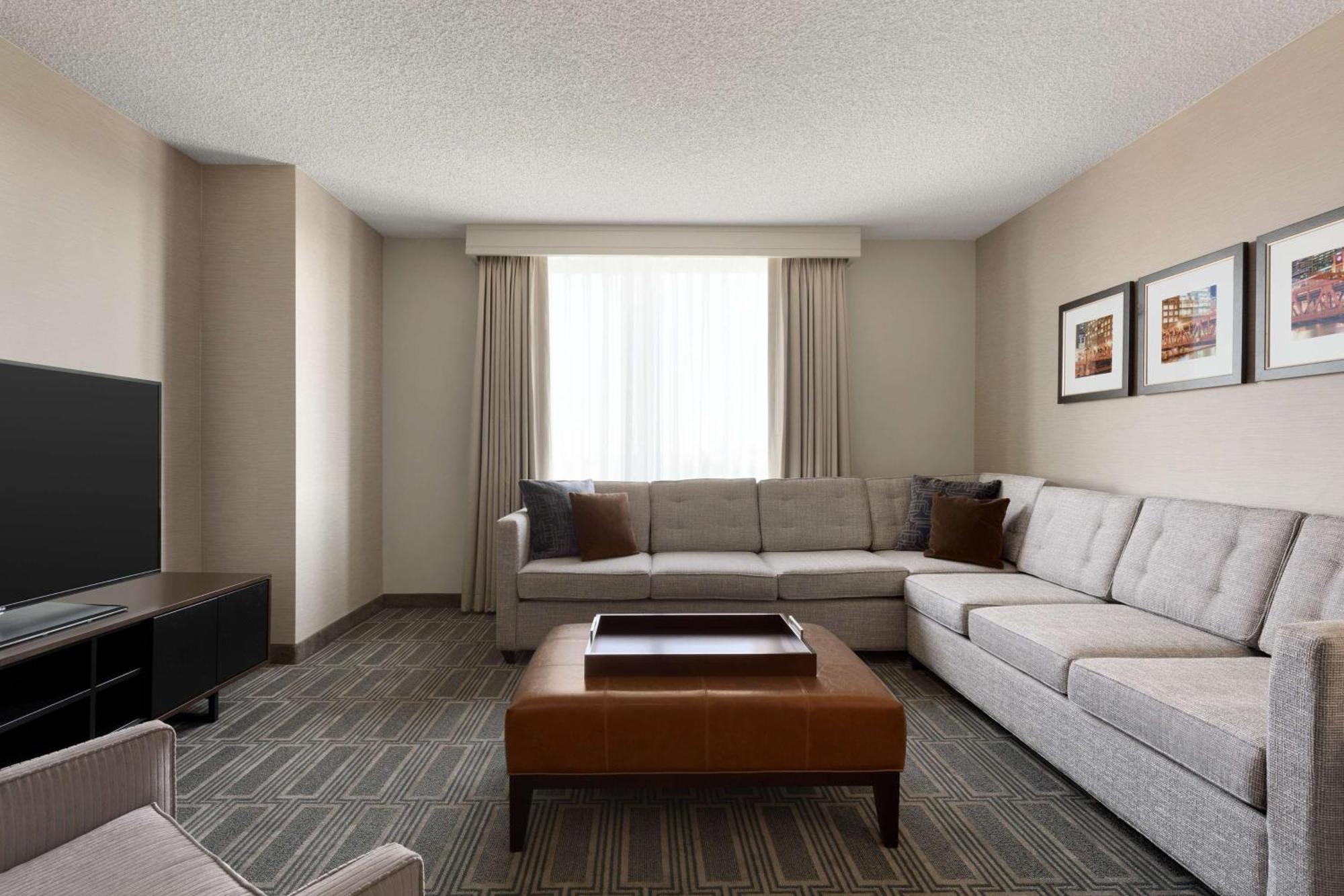 Embassy By Hilton Chicago Lombard