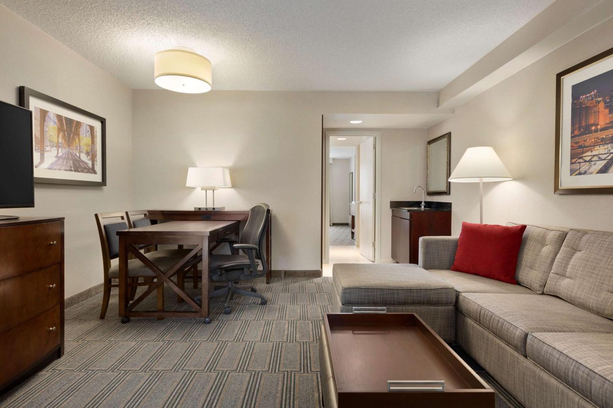 Hotel Embassy By Hilton Chicago