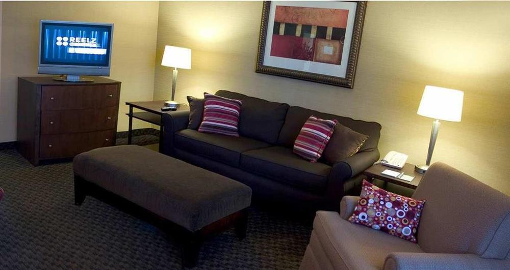 Embassy By Hilton Chicago Lombard